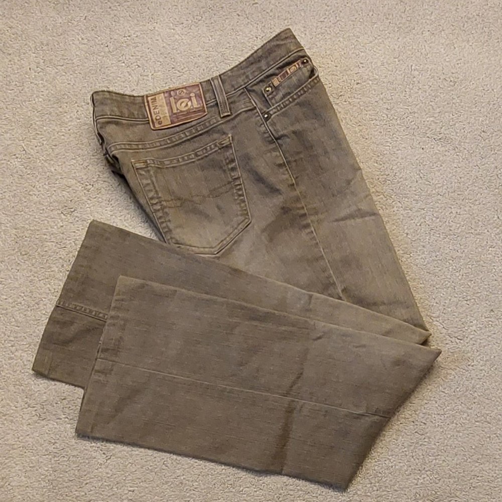 L.E.I. Jeans size 7